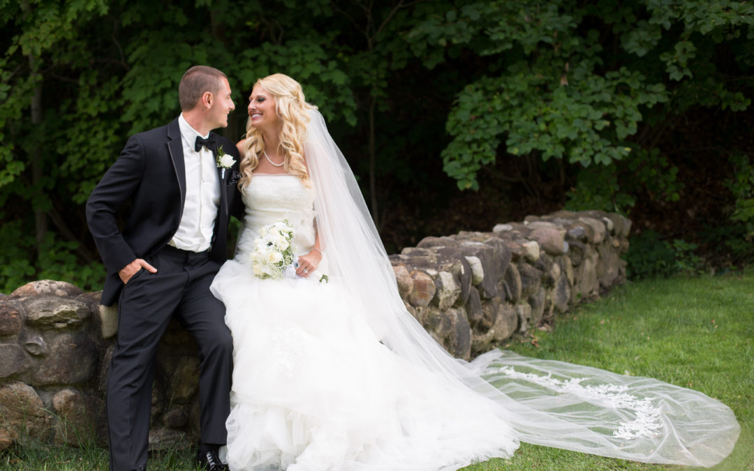 Ryan + Lizz: Roses Run Country Club Wedding – Akron, Ohio